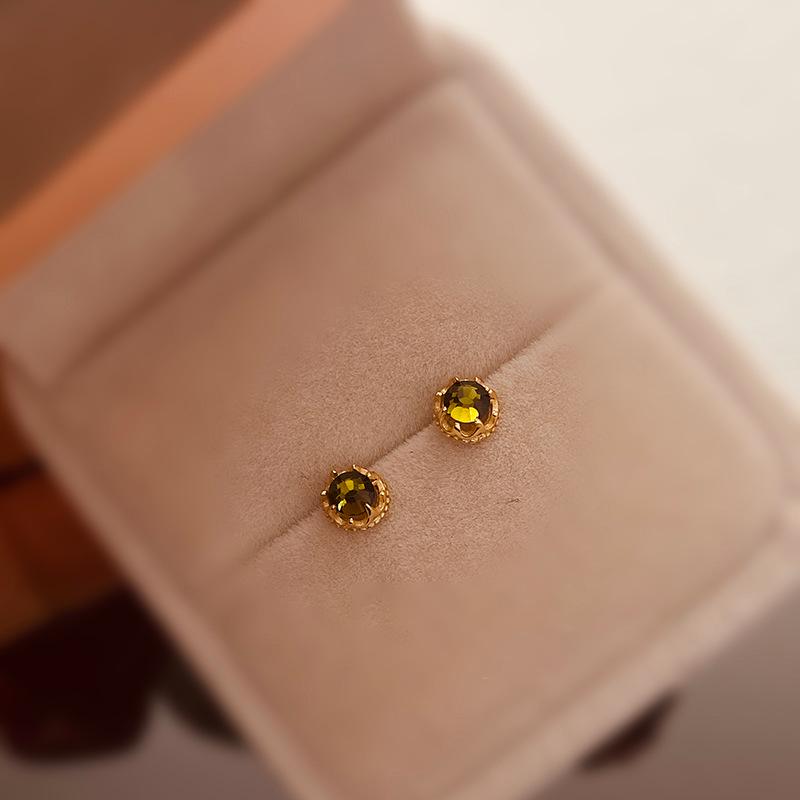 Gold-Plated S925 Sterling Silver Stud Earrings - Classic European & American Design, Minimalist and Versatile S925 Silver
Gold-Plated S925 Sterling Silver Stud Earrings - Classic European & American Design, Minimalist and Versatile S925 Silver