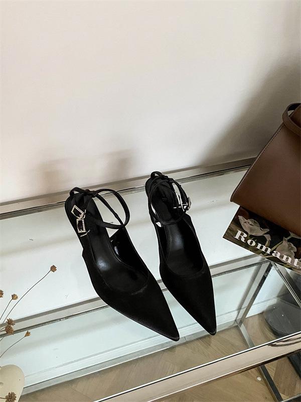 Сандалии Baotou женские универсальные феи стиль модные одинарные туфли средний каблук заостренный высокий каблук женский 40 чёрный
Сандалии Baotou женские универсальные феи стиль модные одинарные туфли средний каблук заостренный высокий каблук женский 40 чёрный