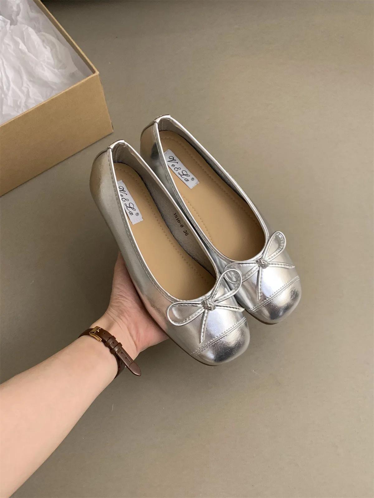Женские туфли на плоской подошве с бантом, весенние женские туфли, лоферы с круглым носком, дизайнерская обувь, новые модные повседневные балетки на мягкой подошве 2025 35 серебряный
Женские туфли на плоской подошве с бантом, весенние женские туфли, лоферы с круглым носком, дизайнерская обувь, новые модные повседневные балетки на мягкой подошве 2025 35 серебряный