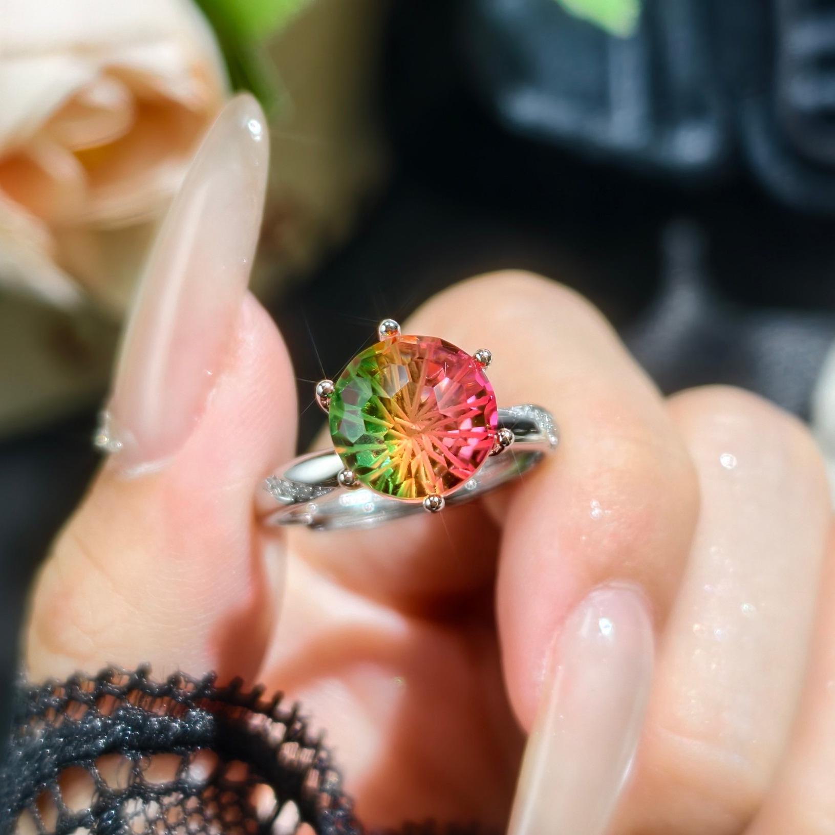 Модное женское кольцо-миди из разноцветного турмалина, арбузного турмалина, с огранкой «фейерверк»
Модное женское кольцо-миди из разноцветного турмалина, арбузного турмалина, с огранкой «фейерверк»