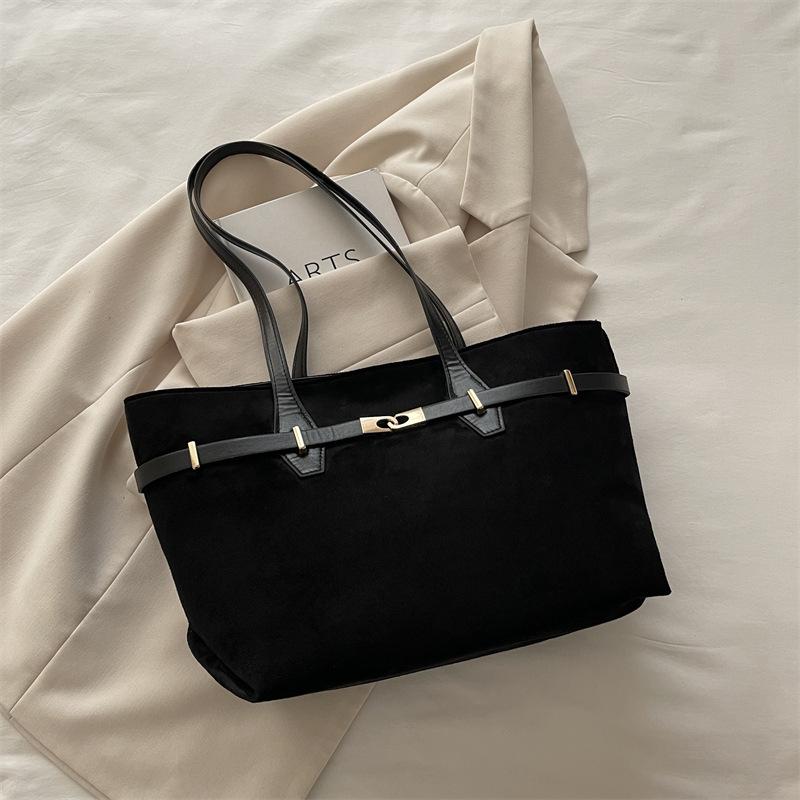Premium suede women s bag large capacity large bag new trendy fashion versatile single shoulder portable commuter tote bag чёрный
Premium suede women s bag large capacity large bag new trendy fashion versatile single shoulder portable commuter tote bag чёрный