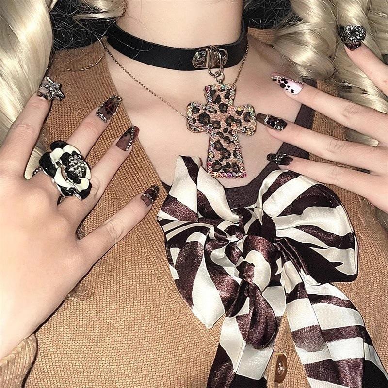 Y2K Millennial Babes Леопардовый принт Крест-чокер Ошейник Ниша Японский Фэн-шуй Бриллиантовое Ожерелье Цепочка Ключицы
Y2K Millennial Babes Леопардовый принт Крест-чокер Ошейник Ниша Японский Фэн-шуй Бриллиантовое Ожерелье Цепочка Ключицы