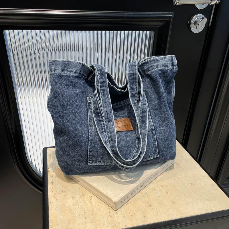 Denim canvas shoulder bag large capacity shopping bag vintage sense niche literary tote bag casual versatile handbag светло-синий
Denim canvas shoulder bag large capacity shopping bag vintage sense niche literary tote bag casual versatile handbag светло-синий