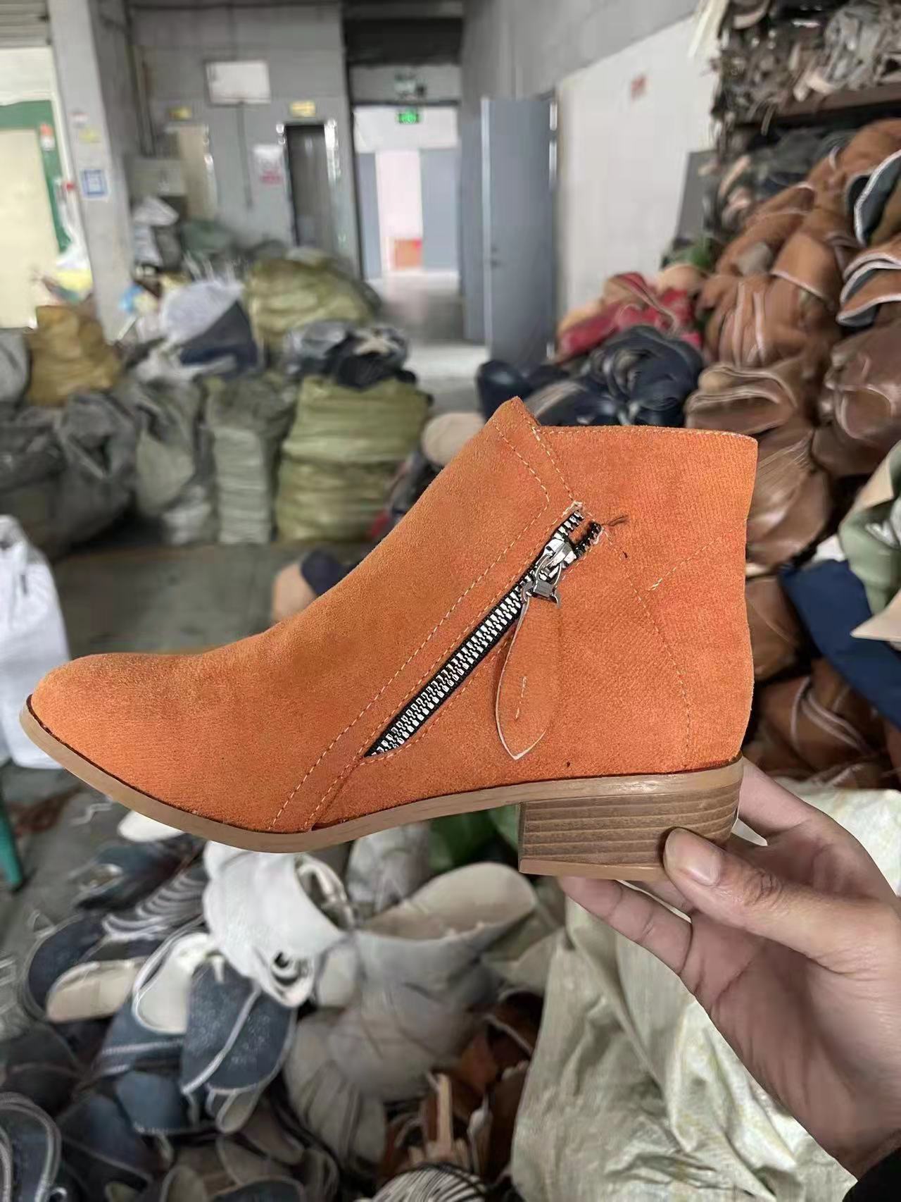 Suede Martin boots women s 2025 autumn and winter new thick heel side zipper large size 43 women s short boots 43 оранжевый
Suede Martin boots women s 2025 autumn and winter new thick heel side zipper large size 43 women s short boots 43 оранжевый