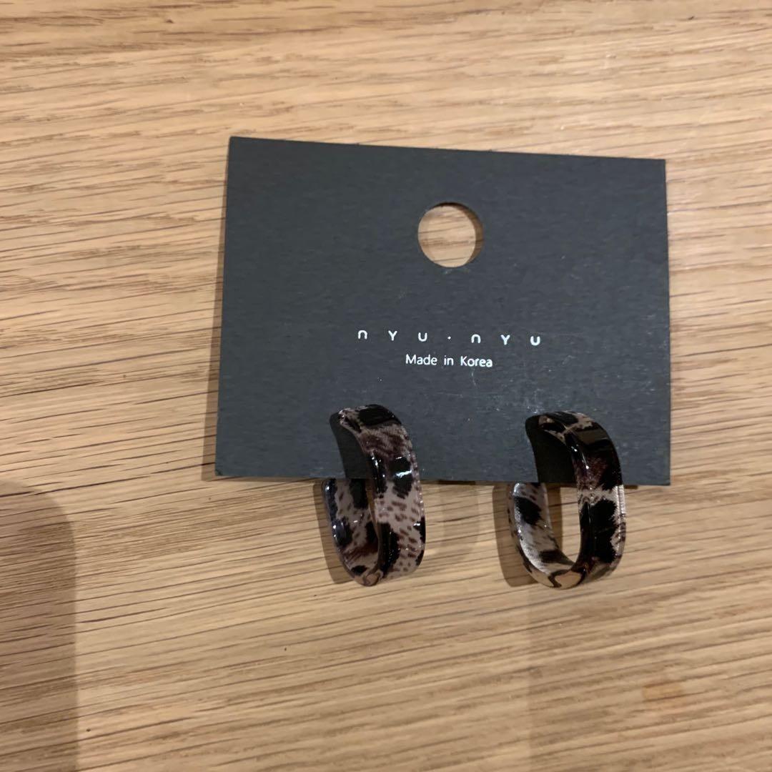 High-End Leopard Print Hoop Earrings: Exaggerated Fashion for Autumn/Winter 2026
High-End Leopard Print Hoop Earrings: Exaggerated Fashion for Autumn/Winter 2026