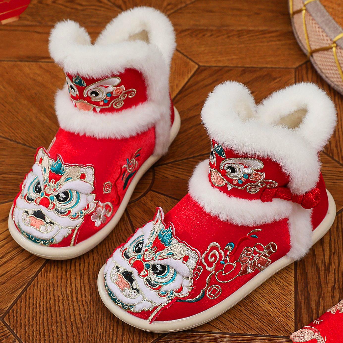 Girls Embroidered Hanfu Boots: Ancient Style Winter Cotton Shoes for Children, Perfectly Paired with Ma Mian Skirt Size 26 / Length 16cm червоний
Girls Embroidered Hanfu Boots: Ancient Style Winter Cotton Shoes for Children, Perfectly Paired with Ma Mian Skirt Size 26 / Length 16cm червоний