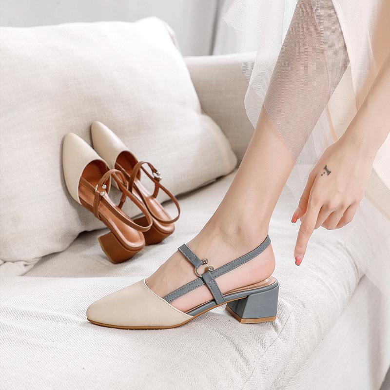 Вечерняя французская женская обувь на толстом каблуке, новые летние сандалии Baotou с острым носком, одинаковые по цвету туфли на среднем каблуке с задней частью