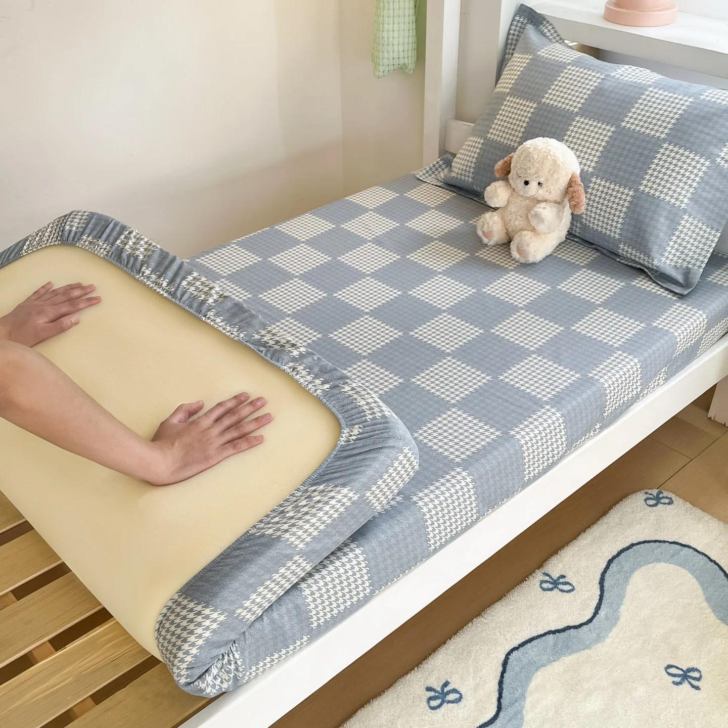 2025 new cotton printing student dormitory bed hat series anti-mite 2-piece set single bed hat comfortable and breathable 80x190x15cm 2pcs
2025 new cotton printing student dormitory bed hat series anti-mite 2-piece set single bed hat comfortable and breathable 80x190x15cm 2pcs