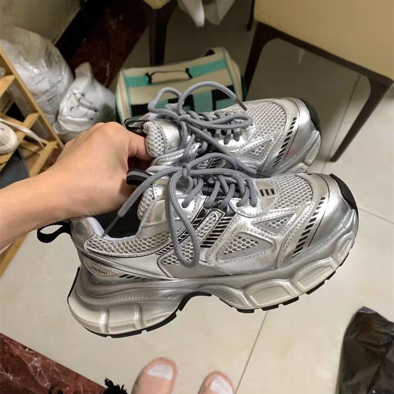 Туфли на платформе для папы женские 2025 года новые летние женские туфли популярные серебристые увеличивающие рост кроссовки для бега повседневные спортивные туфли 35 серебряный
Туфли на платформе для папы женские 2025 года новые летние женские туфли популярные серебристые увеличивающие рост кроссовки для бега повседневные спортивные туфли 35 серебряный