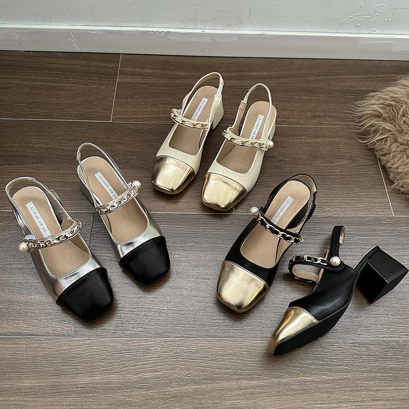 Xiaoxiangfeng silver thick heel French Mary Jane shoes women s 2025 new summer retro with skirt light mouth single shoes sandals 35
Xiaoxiangfeng silver thick heel French Mary Jane shoes women s 2025 new summer retro with skirt light mouth single shoes sandals 35