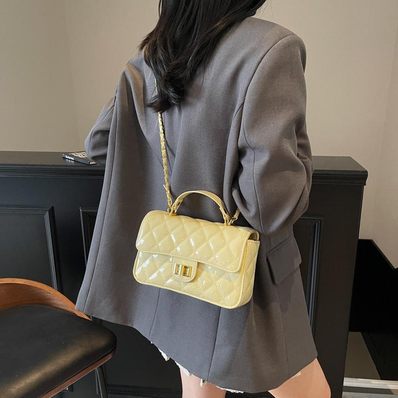 Xiaoxiangfeng diamond mobile phone bag women s summer 2025 new style girl fashion versatile small square bag 21*7*12 бордовий
Xiaoxiangfeng diamond mobile phone bag women s summer 2025 new style girl fashion versatile small square bag 21*7*12 бордовий