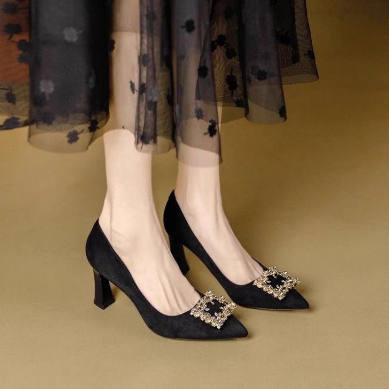 Rhinestone temperament versatile high heels women s 2025 spring and autumn thick heel fashion medium heel rhinestone pointed professional commuti 41 чёрный
Rhinestone temperament versatile high heels women s 2025 spring and autumn thick heel fashion medium heel rhinestone pointed professional commuti 41 чёрный