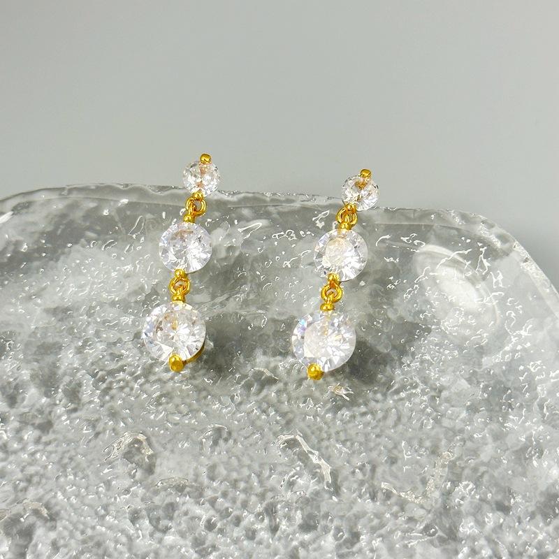 Simple Temperament Large Zircon Super Flash Earrings Trendy Sweet Stud Earrings Women золотой
Simple Temperament Large Zircon Super Flash Earrings Trendy Sweet Stud Earrings Women золотой