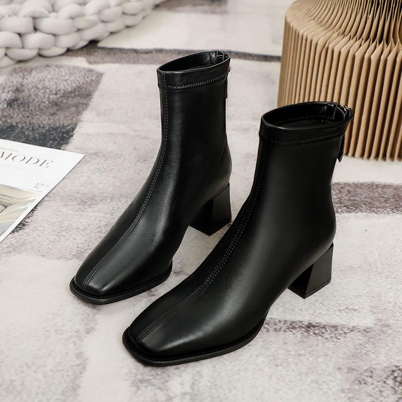 Short boots women s high heel thick heel new boots soft leather white square head autumn and winter velvet medium tube thin boots 34 чорний
Short boots women s high heel thick heel new boots soft leather white square head autumn and winter velvet medium tube thin boots 34 чорний