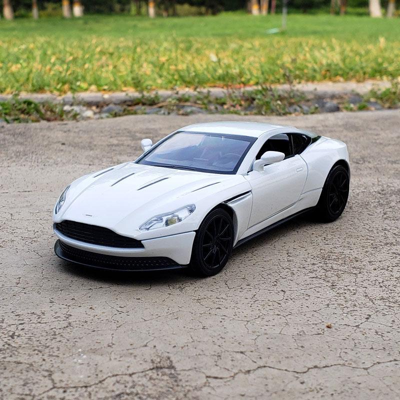 1:32 DB11 AMR Alloy Car Model Sound and Light Pull Back Children s Toy Collectibles Birthday Gift белый
1:32 DB11 AMR Alloy Car Model Sound and Light Pull Back Children s Toy Collectibles Birthday Gift белый