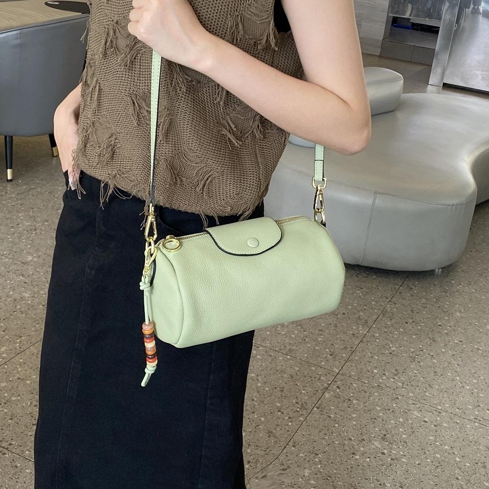 2026 Women s Leather Top Layer Cowhide Round Tube Bag Shoulder Crossbody Bag 22X12X12CM
2026 Women s Leather Top Layer Cowhide Round Tube Bag Shoulder Crossbody Bag 22X12X12CM