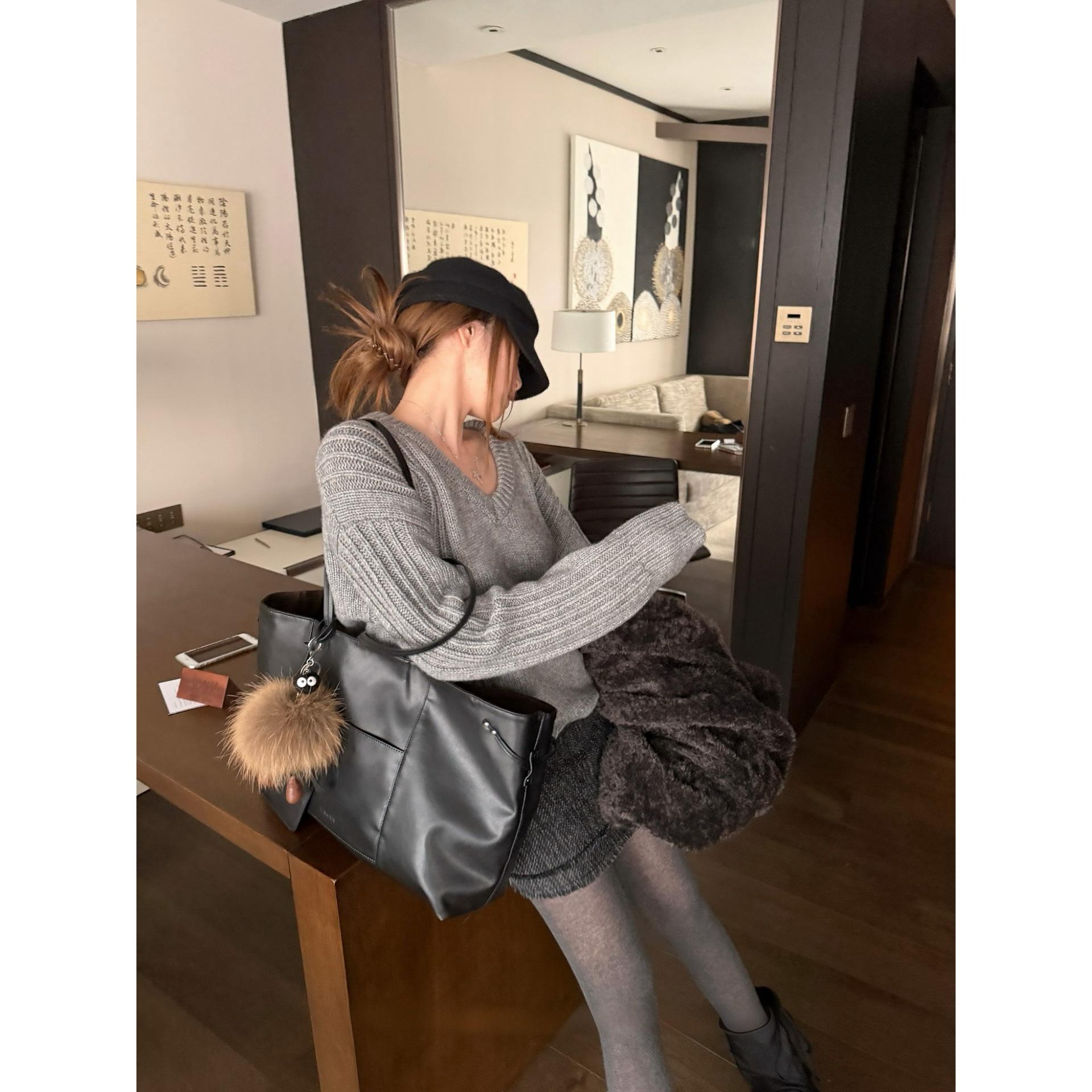 Minimalist and Niche Fashionable Items! Double Sided Leopard Print PU Leather Large Capacity Tote Bag for Women s Casual Commuting Shoulder Bag чорний
Minimalist and Niche Fashionable Items! Double Sided Leopard Print PU Leather Large Capacity Tote Bag for Women s Casual Commuting Shoulder Bag чорний