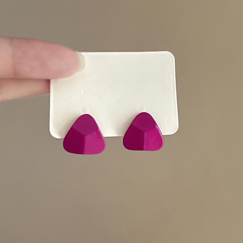 Rose Red Triangle Stud Earrings - Simple, Versatile, Light Luxury for Women
Rose Red Triangle Stud Earrings - Simple, Versatile, Light Luxury for Women