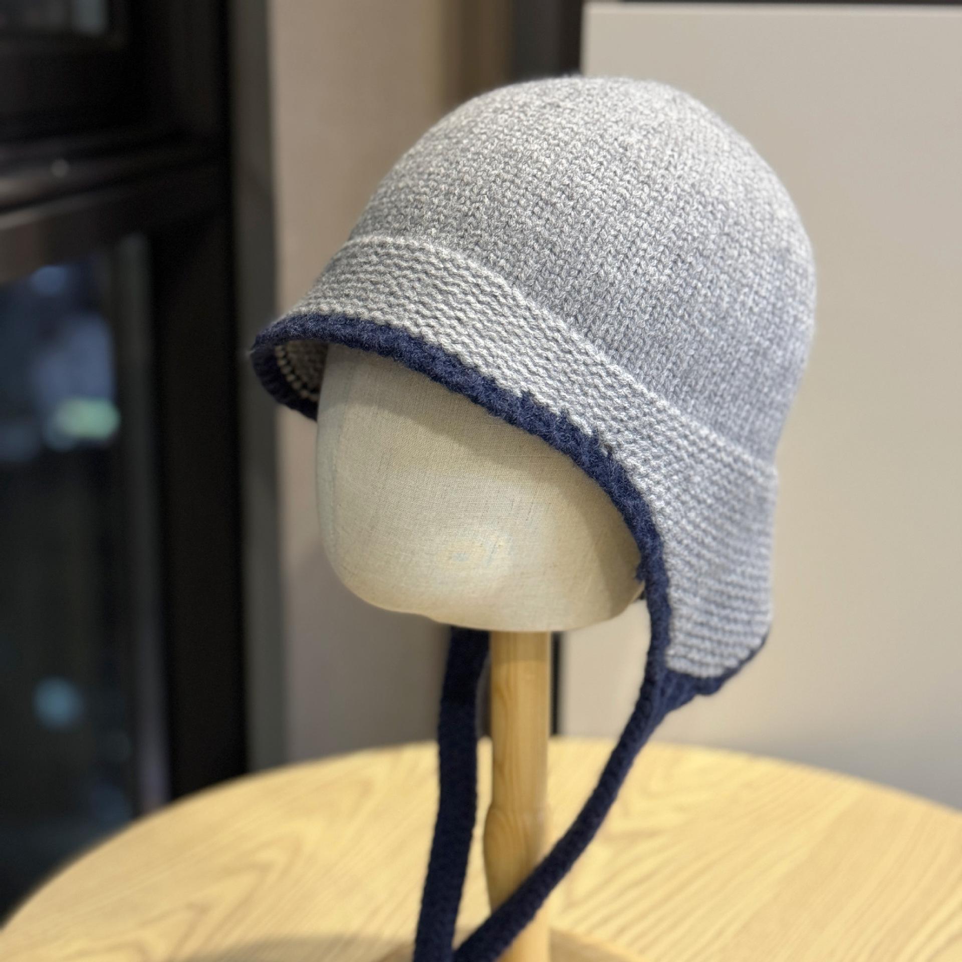 New Korean-style autumn and winter wool blend ear-protecting knitted hat, casual woolen hat, warm aviator hat, Lei Feng hat Adult54-60Average Size сірий колір
New Korean-style autumn and winter wool blend ear-protecting knitted hat, casual woolen hat, warm aviator hat, Lei Feng hat Adult54-60Average Size сірий колір