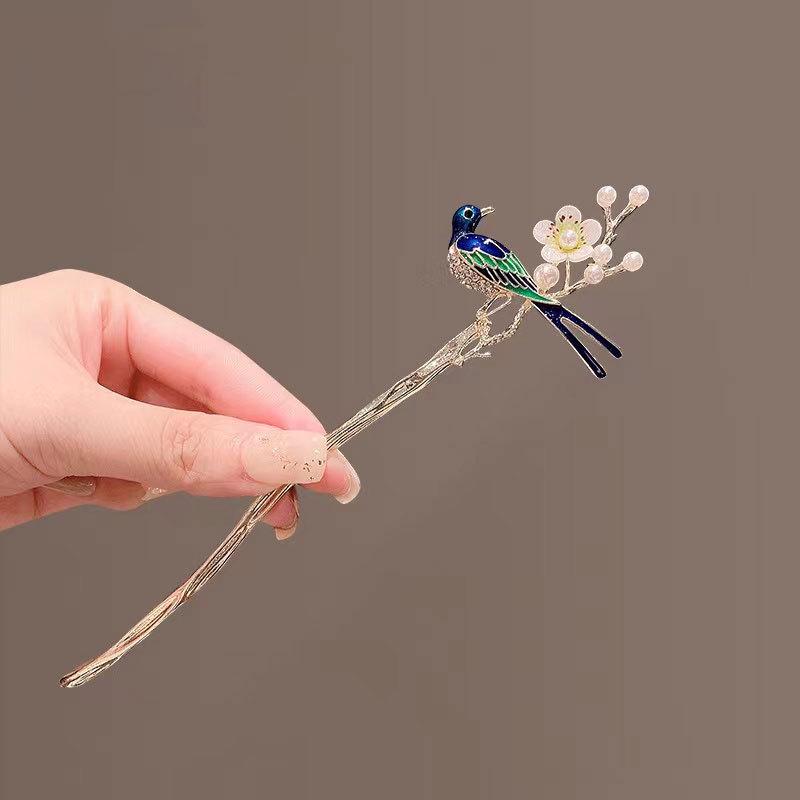 Radiant Magpie Hairpin for Women - Ancient Hanfu Spirit Bird Design with Dangling Charms, Perfect for Qipao and Retro Chinese Style Hair Buns
Radiant Magpie Hairpin for Women - Ancient Hanfu Spirit Bird Design with Dangling Charms, Perfect for Qipao and Retro Chinese Style Hair Buns