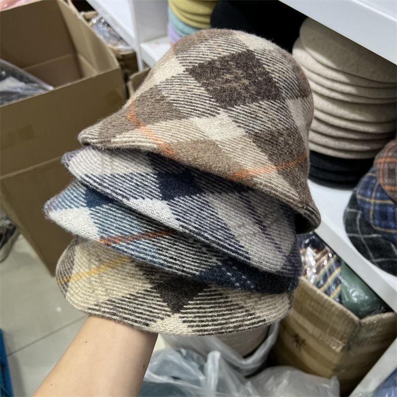 Design full wool jacquard colored striped pot hat women s autumn and winter warm fashion fisherman hat tide M(56-58cm) бежевий
Design full wool jacquard colored striped pot hat women s autumn and winter warm fashion fisherman hat tide M(56-58cm) бежевий