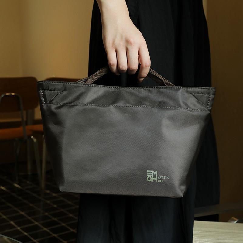 1pcs Large Capacity Insulated Lunch Bag Portable Handheld Tote Bag Food Container for Office and Picnic 23.5x14.5x21cm сірий колір
1pcs Large Capacity Insulated Lunch Bag Portable Handheld Tote Bag Food Container for Office and Picnic 23.5x14.5x21cm сірий колір