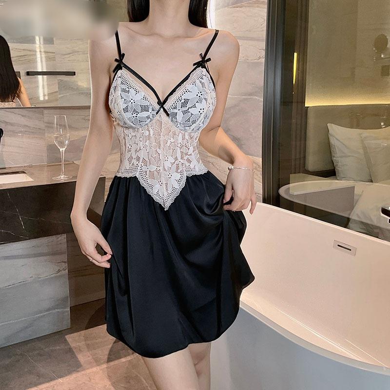 New satin splicing lace sexy nightdress pure desire home deep V backless home set S 40-47.5kg
New satin splicing lace sexy nightdress pure desire home deep V backless home set S 40-47.5kg