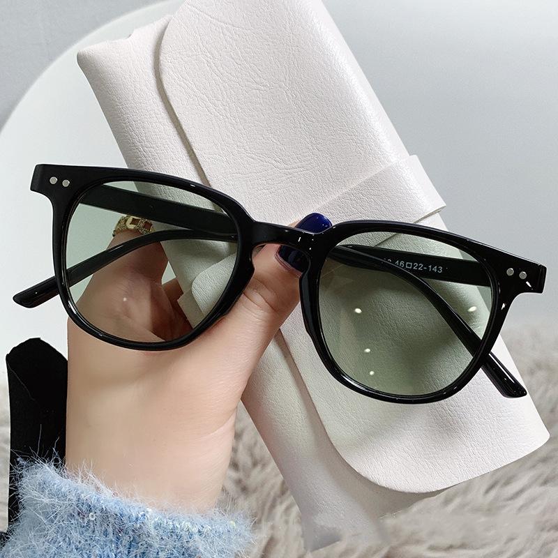 Ретро мода маленькие женские солнцезащитные очки в овальной оправе для женщин уличные солнцезащитные очки с защитой от ультрафиолета для вождения очки 
Ретро мода маленькие женские солнцезащитные очки в овальной оправе для женщин уличные солнцезащитные очки с защитой от ультрафиолета для вождения очки