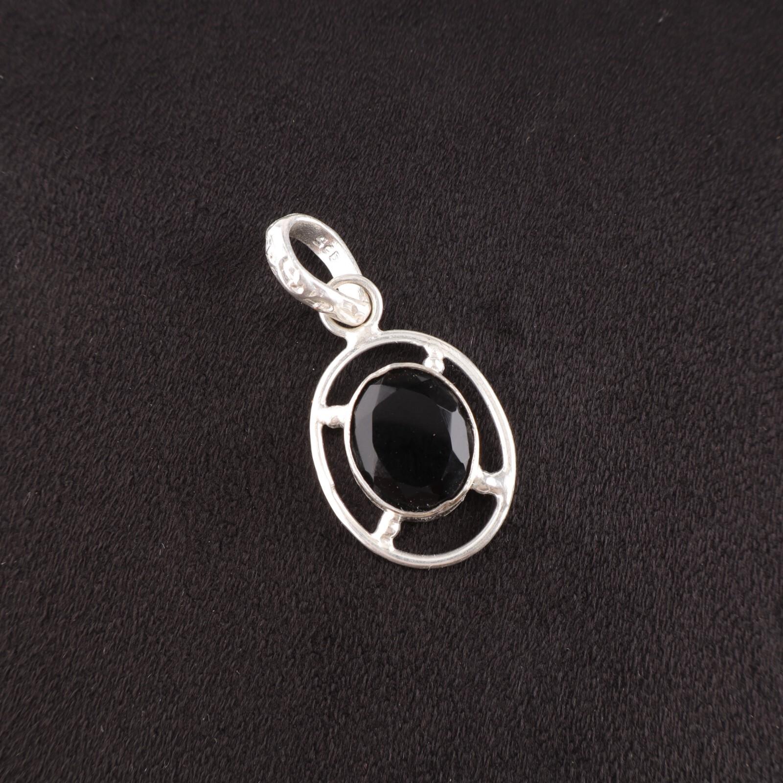 Драгоценный камень Черный Оникс Ювелирные изделия из серебра 925 пробы Ручная работа Подвеска Подарок для жены PP-6-17
Драгоценный камень Черный Оникс Ювелирные изделия из серебра 925 пробы Ручная работа Подвеска Подарок для жены PP-6-17