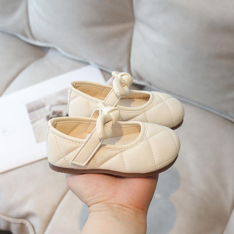 туфли-лодочки для девочек, туфли для выступлений студентов 35 бежевый
туфли-лодочки для девочек, туфли для выступлений студентов 35 бежевый