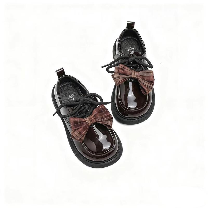 Girls small leather shoes princess style new children s loafers spring girls flat shoes black medium and older children 26-31 sizes, 54 pairs in a box темно-коричневого
Girls small leather shoes princess style new children s loafers spring girls flat shoes black medium and older children 26-31 sizes, 54 pairs in a box темно-коричневого