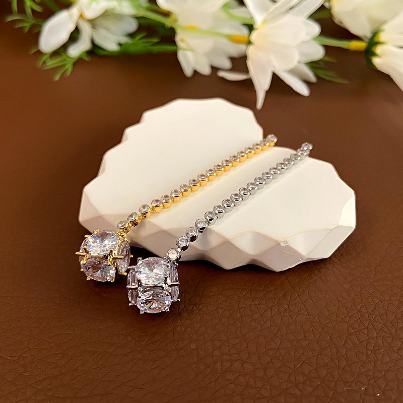 Design Sense Zircon Dangle Earrings: High-End Fashion for 2025 – Versatile Women s Temperament Ear Accessories
Design Sense Zircon Dangle Earrings: High-End Fashion for 2025 – Versatile Women s Temperament Ear Accessories