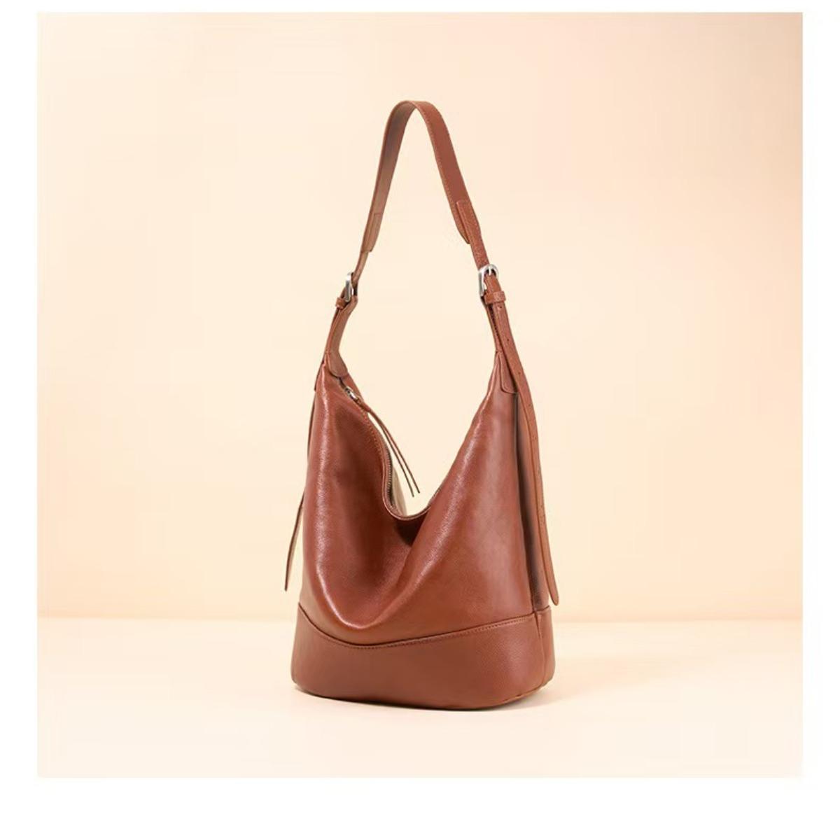 Vegetable tanned leather binaural bucket bag collapse bag women s autumn and winter new retro large-capacity commuter bag shoulder messenger bag 25X15X30CM
Vegetable tanned leather binaural bucket bag collapse bag women s autumn and winter new retro large-capacity commuter bag shoulder messenger bag 25X15X30CM