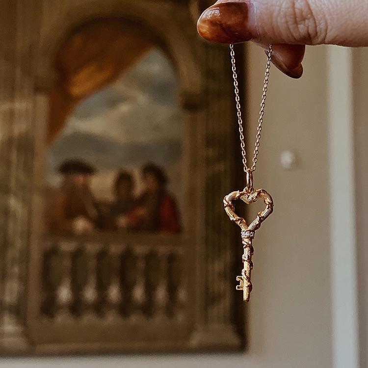 Gold-Plated Heart Key Pendant Necklace, s925 Sterling Silver, European & American Creative Design, Women s Clavicle Chain. 925 Sterling Silver
Gold-Plated Heart Key Pendant Necklace, s925 Sterling Silver, European & American Creative Design, Women s Clavicle Chain. 925 Sterling Silver