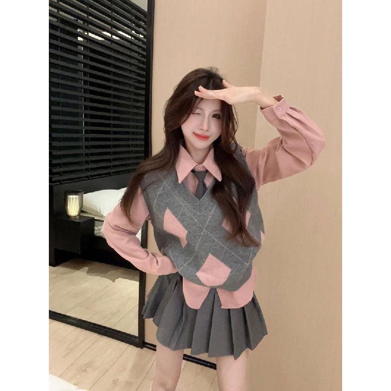 Preppy Pink Knit Vest, High-Waist Pleated Skirt & Shirt Set - Women s Petite Autumn/Winter 3-Piece XL
Preppy Pink Knit Vest, High-Waist Pleated Skirt & Shirt Set - Women s Petite Autumn/Winter 3-Piece XL