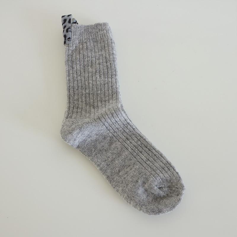 2024 Season Leopard Print Heel Cloth Label Decorative Warm Fleece Medium Tube Socks Oat Cashmere Warm Socks One size сірий колір
2024 Season Leopard Print Heel Cloth Label Decorative Warm Fleece Medium Tube Socks Oat Cashmere Warm Socks One size сірий колір