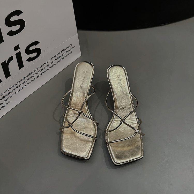 French niche high-end silver cool slippers outside fairy shoes 2025 new summer high heels sandals 39 золотий
French niche high-end silver cool slippers outside fairy shoes 2025 new summer high heels sandals 39 золотий