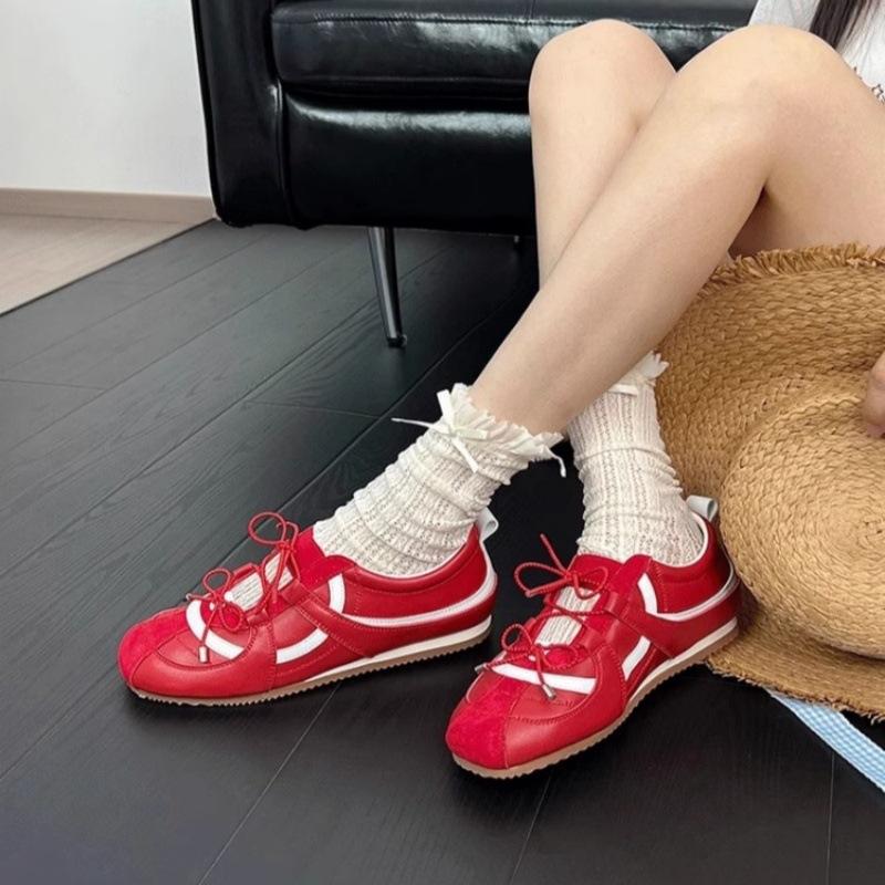 New inner height increase Mary Jane silver German training shoes women s ballet style 2025 new versatile comfortable sports shoes single shoes 40
New inner height increase Mary Jane silver German training shoes women s ballet style 2025 new versatile comfortable sports shoes single shoes 40