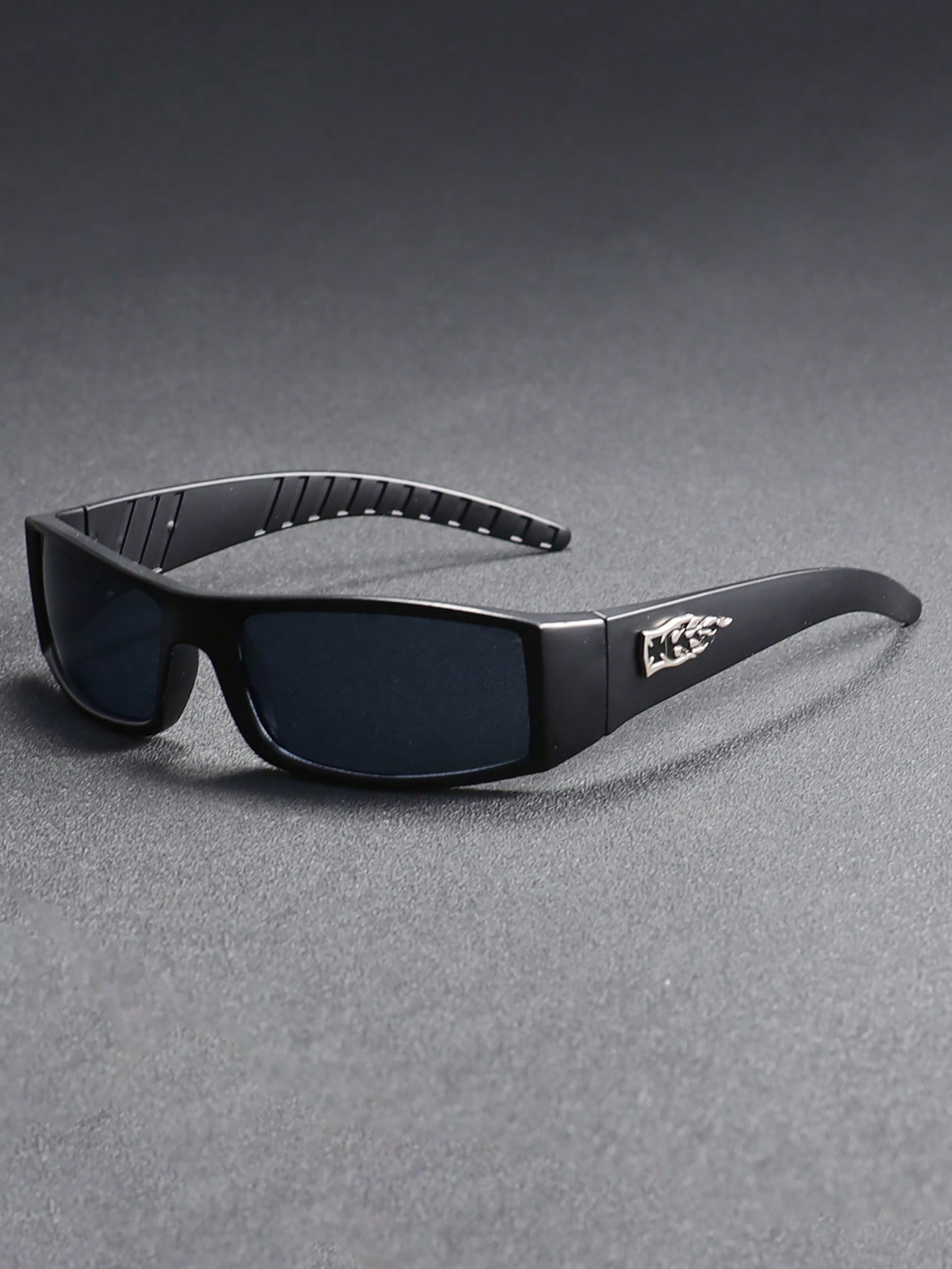 Men s plastic full-frame rectangular eyeglasses with decorative temples, elegant, casual, and fashionable, suitable for daily co чёрный
Men s plastic full-frame rectangular eyeglasses with decorative temples, elegant, casual, and fashionable, suitable for daily co чёрный