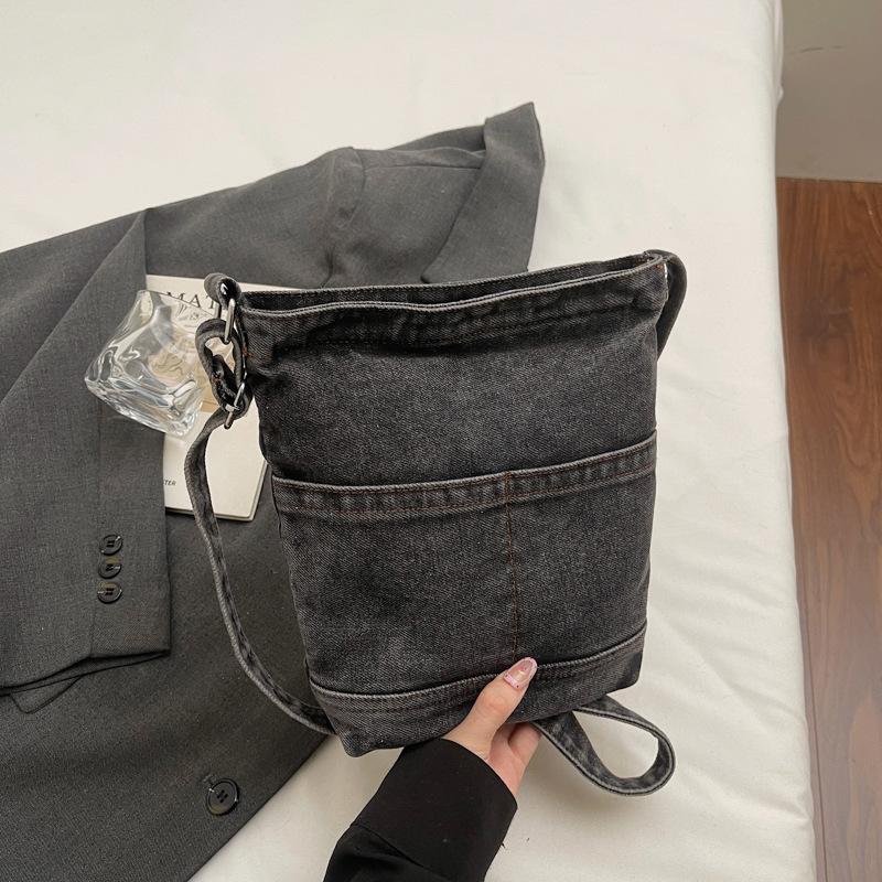 Trendy Women Crossbody Bag Korean Minimalist Denim Shoulder Storage Bag Casual Fashi Comfortable and Versatile Commuting Bag чёрный
Trendy Women Crossbody Bag Korean Minimalist Denim Shoulder Storage Bag Casual Fashi Comfortable and Versatile Commuting Bag чёрный