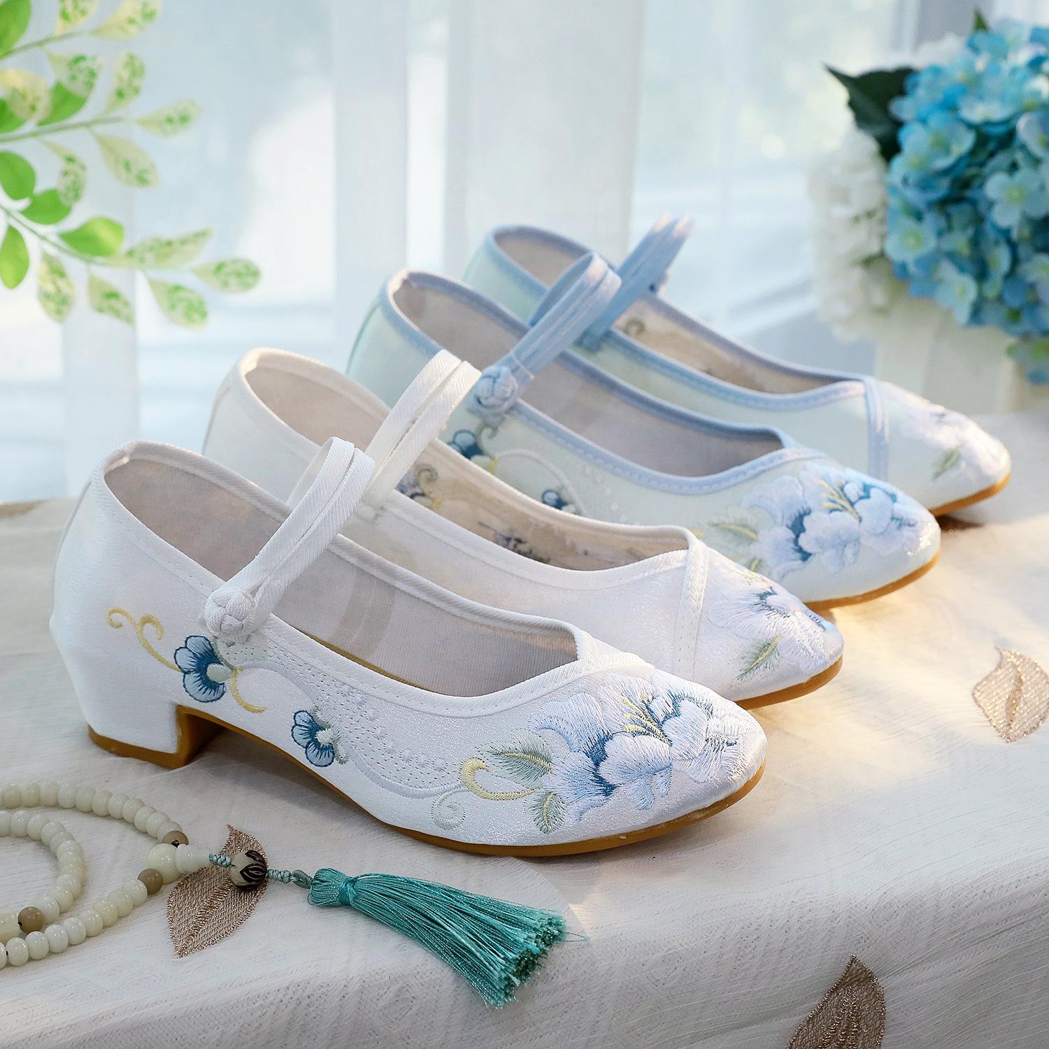 Fang Heel Lingyue, the new Fang Heel with cheongsam Hanfu shoes, ethnic style single shoes, embroidered shoes 34 синий
Fang Heel Lingyue, the new Fang Heel with cheongsam Hanfu shoes, ethnic style single shoes, embroidered shoes 34 синий