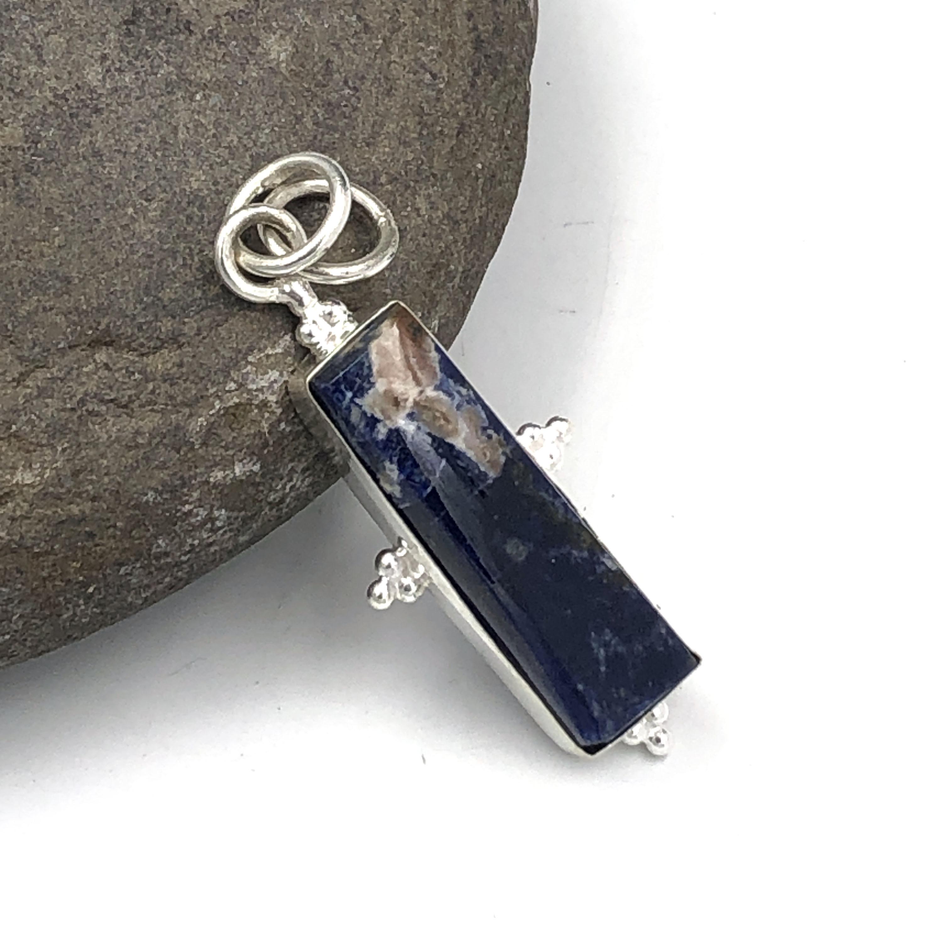 Natural Sodalite Gemstone 925 Sterling Silver Jewelry Designer Pendant 1.84 AJP-201
Natural Sodalite Gemstone 925 Sterling Silver Jewelry Designer Pendant 1.84 AJP-201