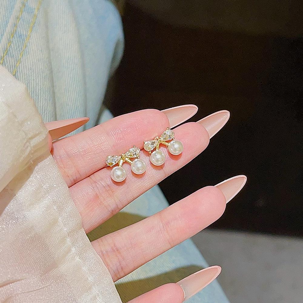 Korean Style Bow Pearl Stud Earrings - Elegant and Fashionable Women s Exquisite Earrings
Korean Style Bow Pearl Stud Earrings - Elegant and Fashionable Women s Exquisite Earrings