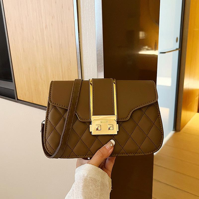 Niche design underarm bag women s 2024 autumn new trend fashion casual small square bag solid color fashion messenger bag темно-коричневого кольору
Niche design underarm bag women s 2024 autumn new trend fashion casual small square bag solid color fashion messenger bag темно-коричневого кольору