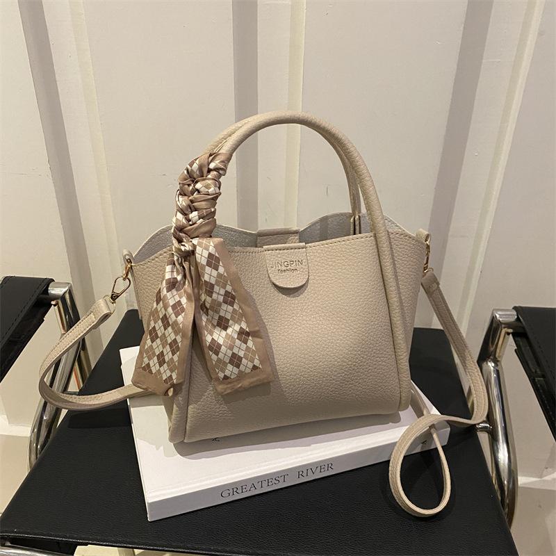 Handbag Women s 2025 New Bucket Bag Versatile Shoulder Messenger Bag Women s Bag чорний
Handbag Women s 2025 New Bucket Bag Versatile Shoulder Messenger Bag Women s Bag чорний