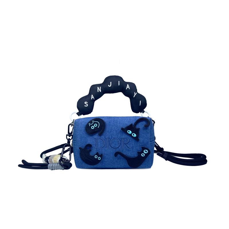 DIOR Makeup & Toiletry Bags Unisex Gentle
DIOR Makeup & Toiletry Bags Unisex Gentle