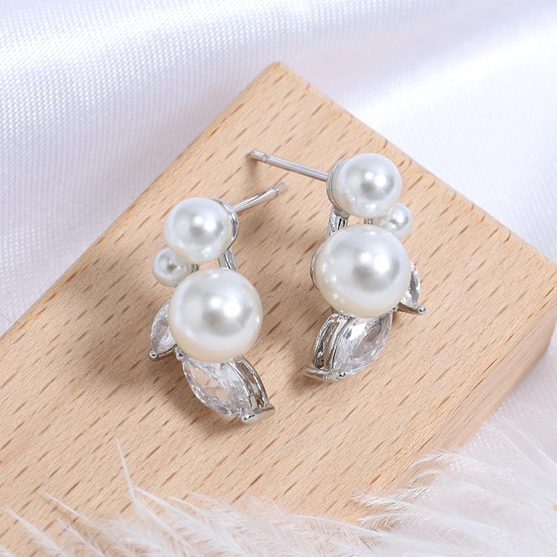 ZAKOL Cute White Imitation Pearl Stud Earrings for Women Shiny Zirconia Leaf Earring Girls Party Wedding Jewelry белый
ZAKOL Cute White Imitation Pearl Stud Earrings for Women Shiny Zirconia Leaf Earring Girls Party Wedding Jewelry белый