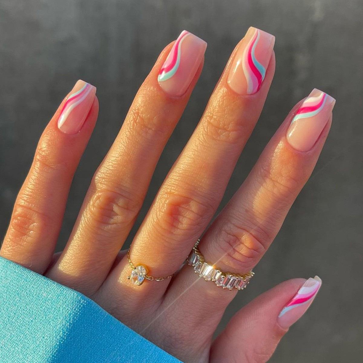 European Style Color Block Fake Nails Set - 24 Pieces: Purple, Blue, White. Natural, Fashionable Wear for European and American Style.
European Style Color Block Fake Nails Set - 24 Pieces: Purple, Blue, White. Natural, Fashionable Wear for European and American Style.