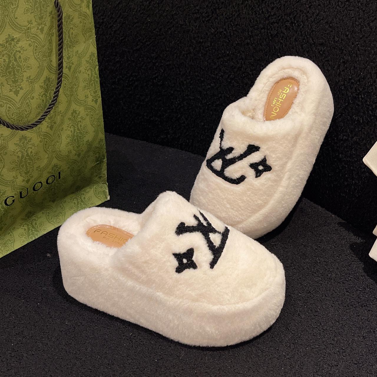 thick-soled high-heeled fluffy slippers for women s outer wear 2025 autumn and winter new fashionable and comfortable letter cotton slipp 40 бежевый
thick-soled high-heeled fluffy slippers for women s outer wear 2025 autumn and winter new fashionable and comfortable letter cotton slipp 40 бежевый