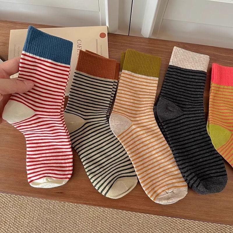 Women s Mid-Calf Casual Socks 4 Pack Striped Pattern Comfortable Fit Soft Fabric Suitable for Daily Wear and Seasonal Use One Size чёрный
Women s Mid-Calf Casual Socks 4 Pack Striped Pattern Comfortable Fit Soft Fabric Suitable for Daily Wear and Seasonal Use One Size чёрный
